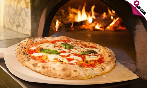 Tasty Neapolitan Pizzas: Pepperoni, Margherita & More!
